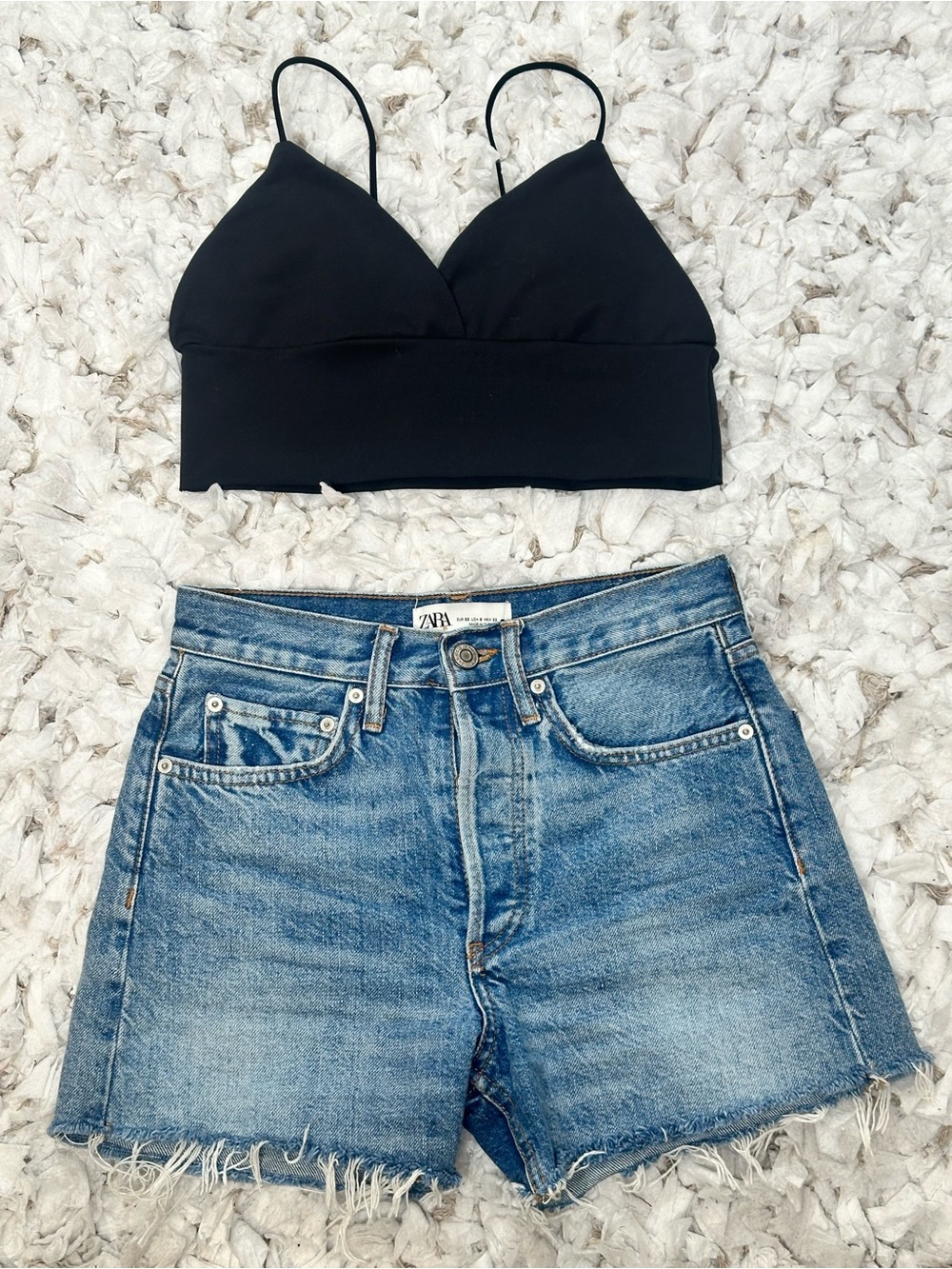 Zara High Rise Distressed Denim Shorts Size 0 Light Wash Raw Hem
